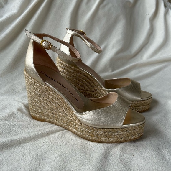 Stuart Weitzman Nudist Curve Espadrille Wedges in Gold Size 10 NWOT - Picture 5 of 12